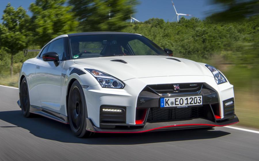 Nissan GT-R Nismo (R35) (UK) '2019